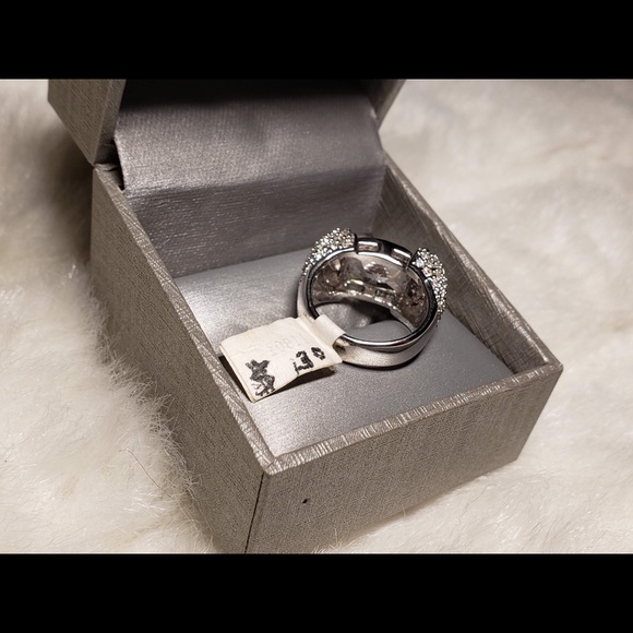 Silver Ring with Crystals & Large Main Stone 8.5 - Picture 2 of 8